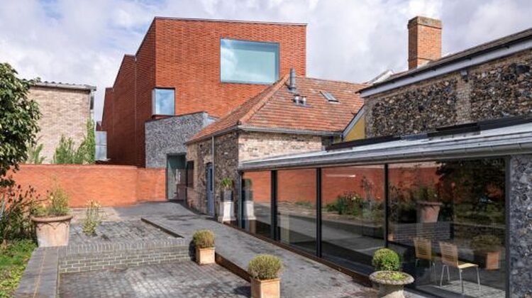 sliding-doors-cafe-gainsborough-house547x365