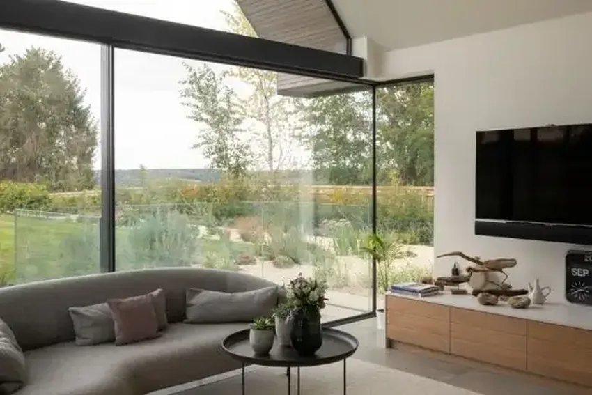 highly glazed design for planning permission in green belt areas