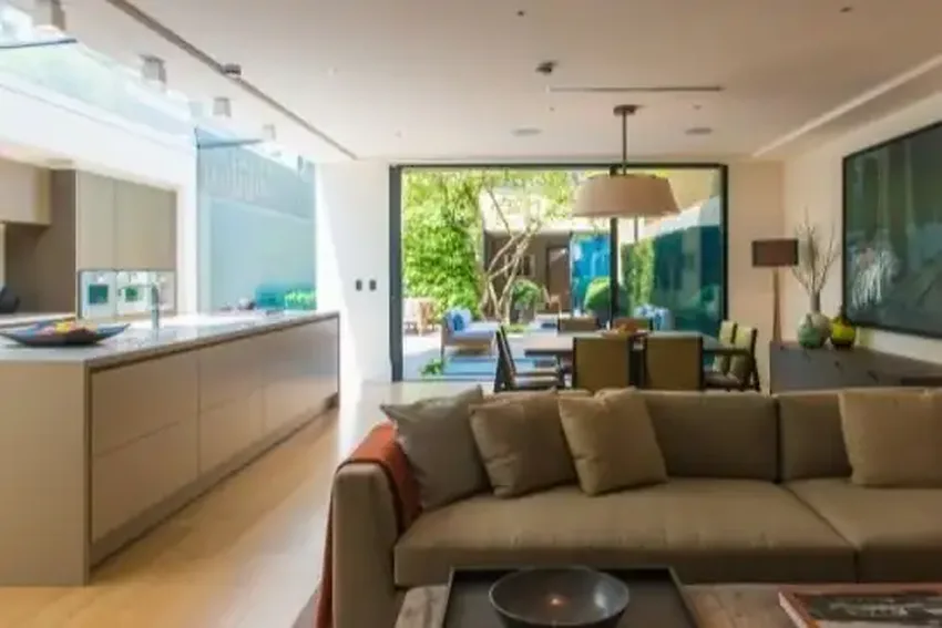 luxury London home renovation with added value thanks to the high-end aluminium sliding doors from minimal windows