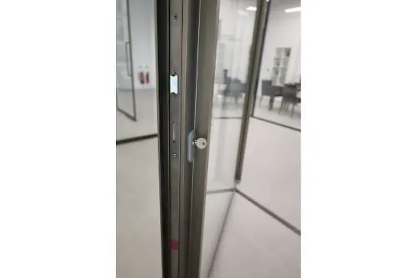 high safety performance manual key lock system for slimmest frame pivot doors