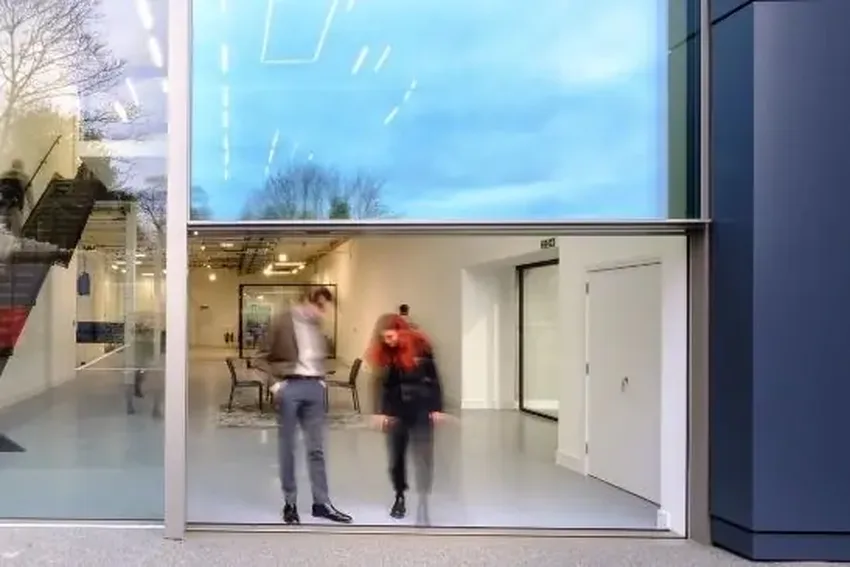 minimal windows aluminium framed guillotine windows