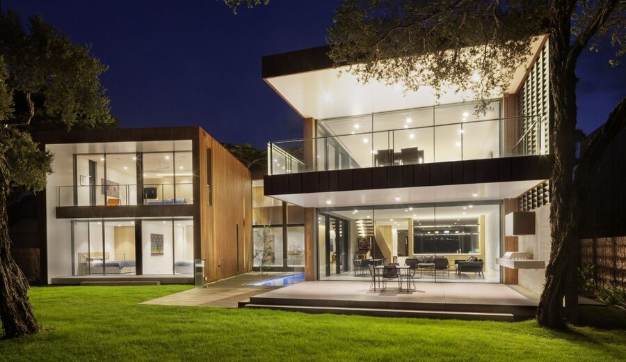 large luxury new build home in Australia that uses multiple slim sliding aluminium door systems from minimal windows with solar control and low iron glass
