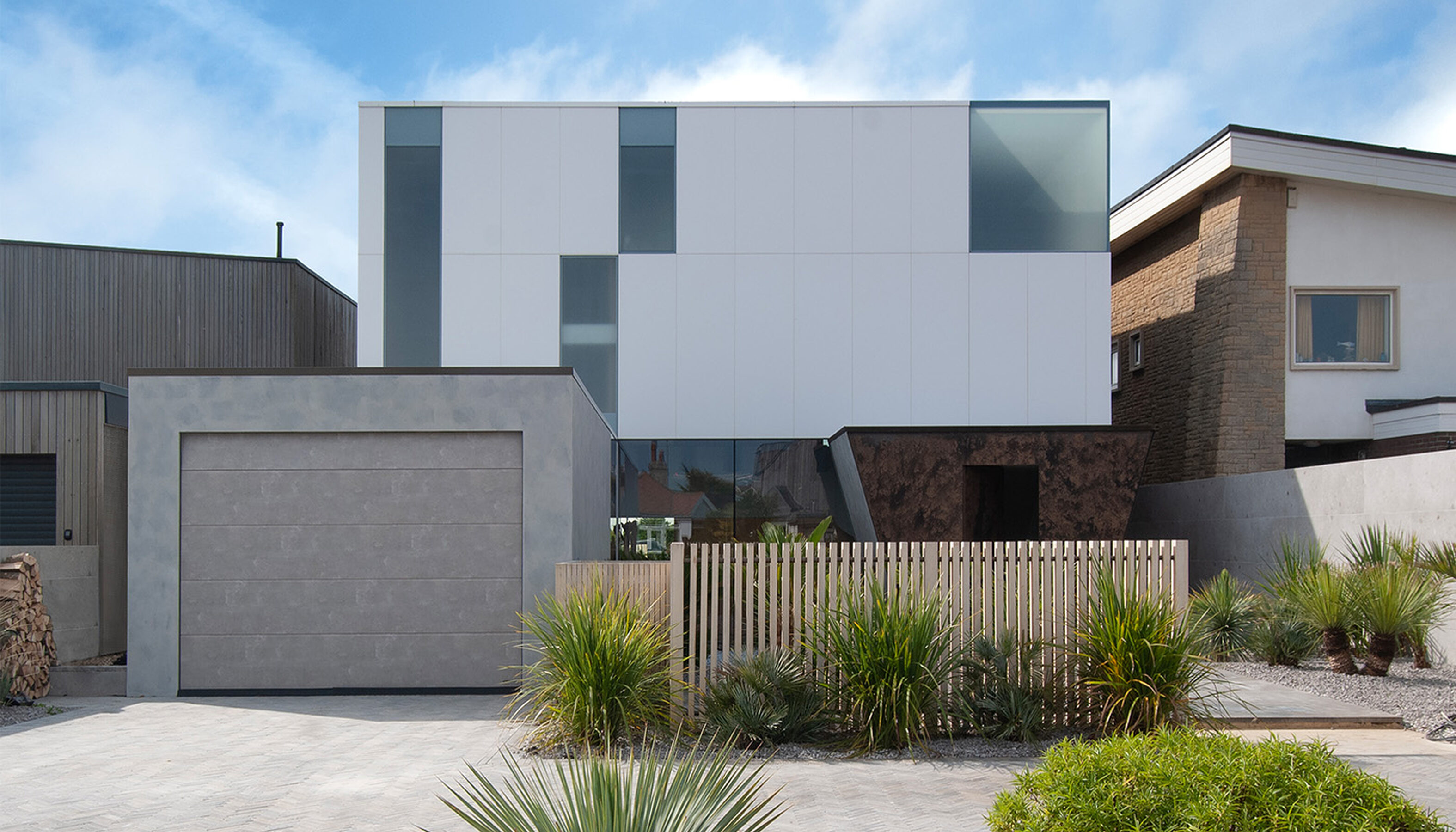 minimal windows - Beach house sliding doors - Shoreham Beach House