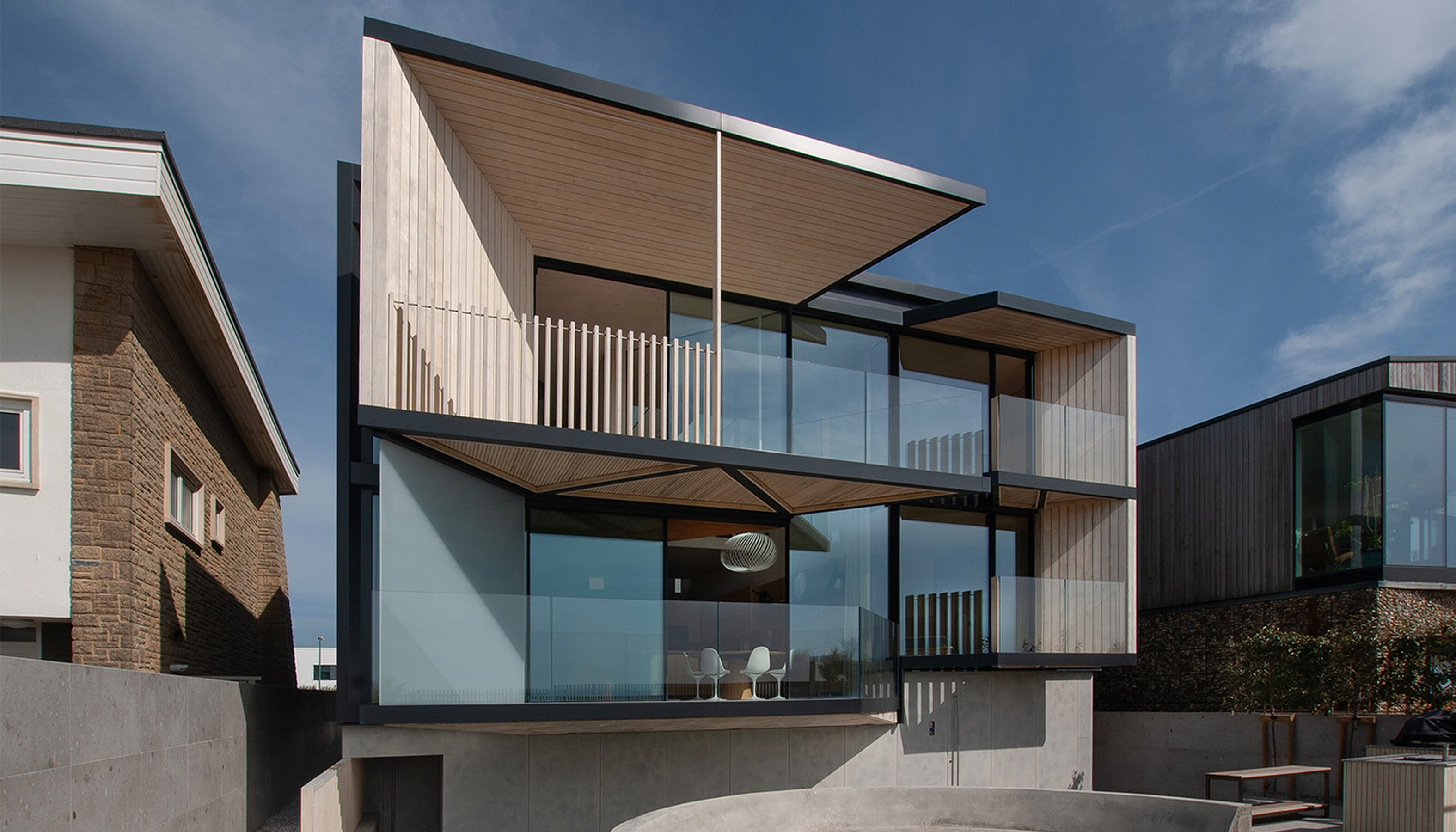 minimal windows - Beach house sliding doors - Shoreham Beach House
