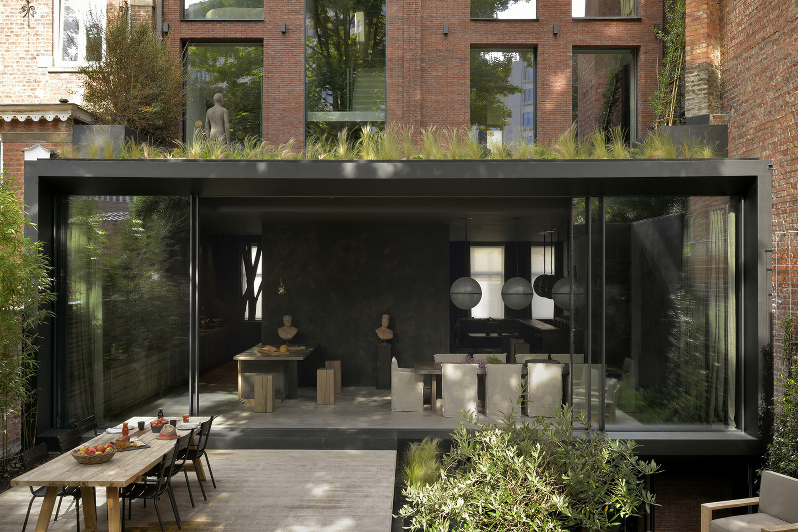 Slim framed glazing in Brussels - minimal windows uk - House WW