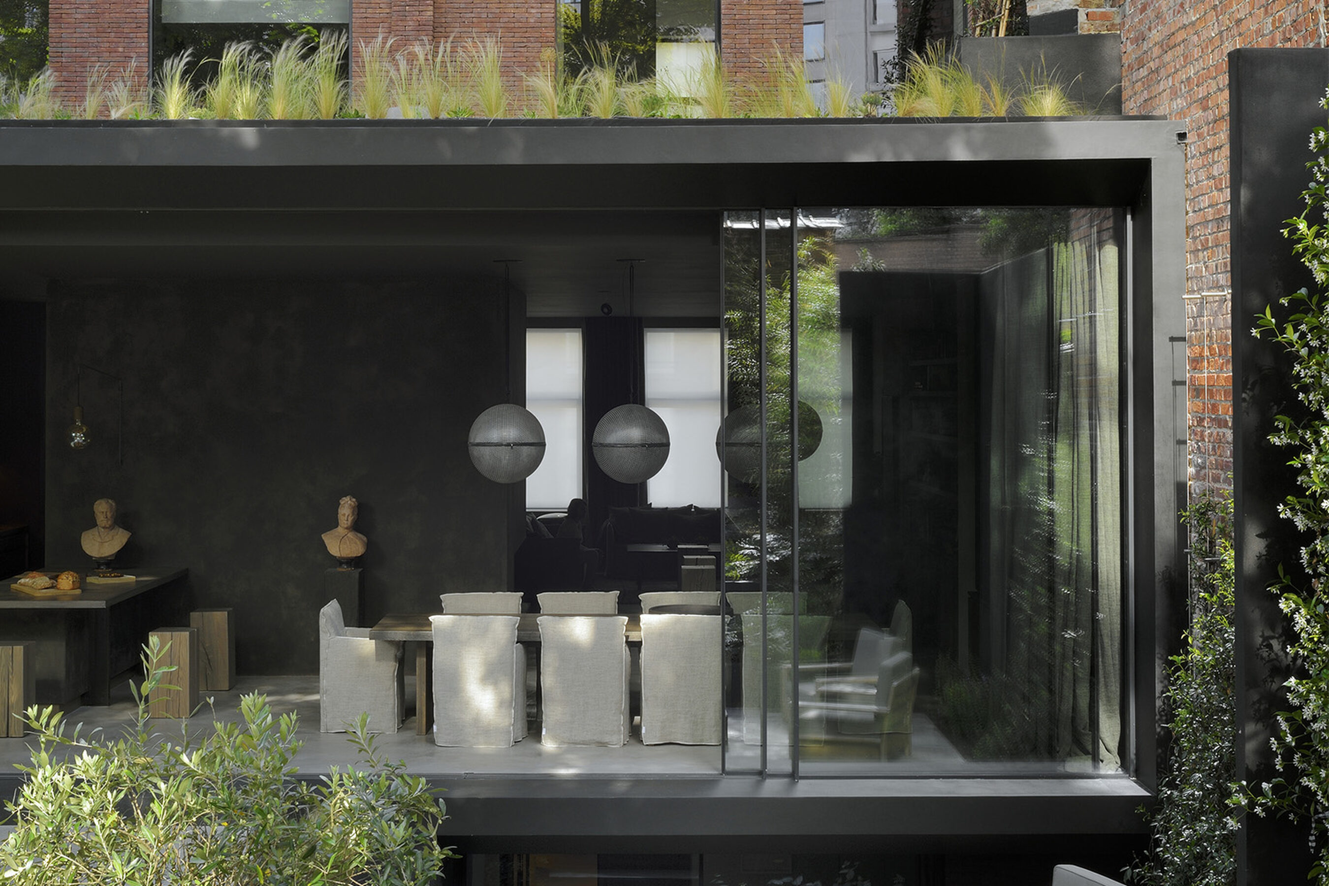 Slim framed glazing in Brussels - minimal windows uk - House WW