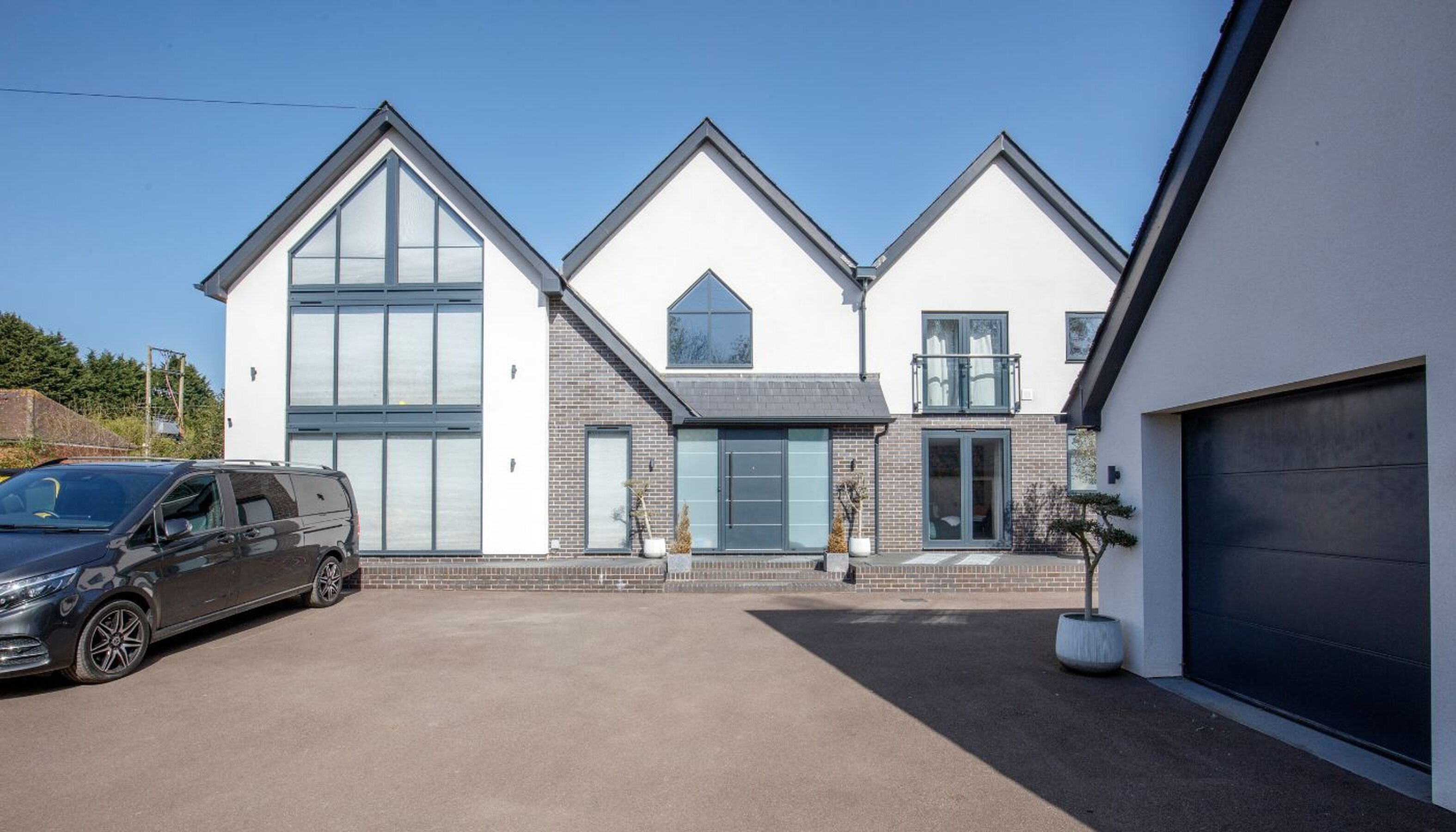 Slim sliding doors in Worcester - Brookfield - minimal windows